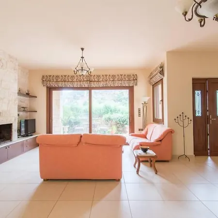 Heraklion Comfy House With Mountain View Exterior photo